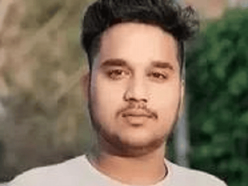 रेवाड़ी में अज्ञात वाहन- बाइक टकराए, कंपनी कर्मी की मौत:युवक UP का रहने वाला, PGI रोहतक में आज होगा पोस्टमार्टम