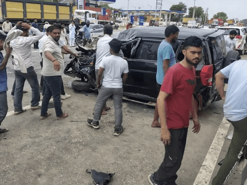 रेवाड़ी में बोलेरो पलटने से 6 श्रद्धालु घायल:खाटू श्याम से लौटते समय हाइवे पर निखरी फ्लाइओवर के पास हादसा