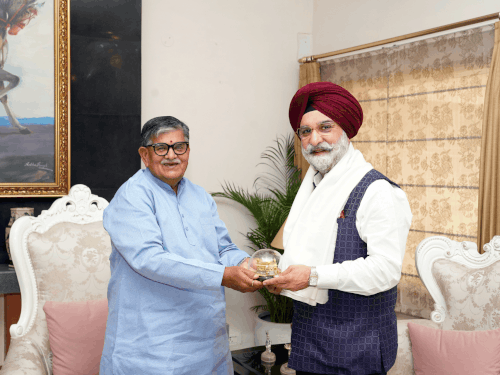 पंजाब के राज्यपाल से मिले दिल्ली के उपराज्यपाल:सीमा क्षेत्रों के युवाओं को स्किल डेवलपमेंट से जोड़ने पर चर्चा, विकसित भारत-2047 के लक्ष्य पर जोर