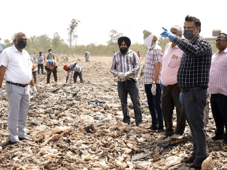 चंडीगढ़ डंपिंग ग्राउंड पर हाईकोर्ट कमिश्नर की रिपोर्ट में खुलासा:गेट पर परफ्यूम से छिपाई बदबू, अंदर मिला 20 मीटर ऊंचा कचरे का पहाड़