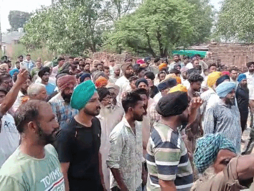 अरुणाचल प्रदेश में मोहाली का सुबेदार शहीद:खाई में सेना का ट्रक गिरने से गई जान, गांव ​नगलियां में राजकीय सम्मान से अंतिम संस्कार