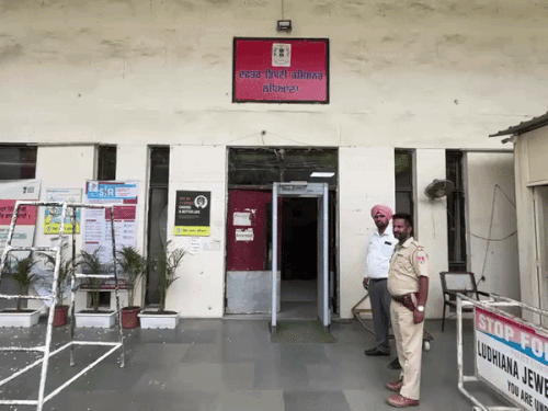 लुधियाना में DC-MC ऑफिस और रेल ट्रैक उड़ाने की धमकी:खालिस्तान नेशनल आर्मी ने भेजा ईमेल; खालसा पंथ विरोधी CM मान को मानव बम से उड़ाएंगे