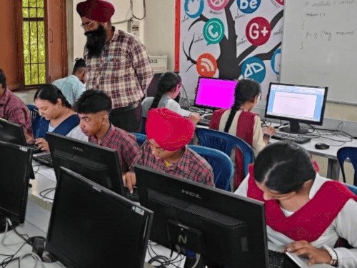 पंजाब के स्टूडेंट्स को इनोवेटिव बनाएगा ‘रफ्तार’:425 स्कूलों में होगी AI और रोबोटिक्स की पढ़ाई, तैयार होगा इनोवेशन इकोसिस्टम