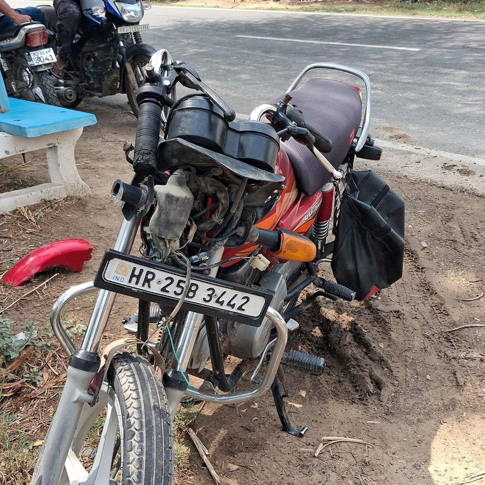 सिरसा में दो बाइकों की टक्कर, ठेकेदार की मौत:दो बेटियों का पिता, मोटरसाइकिल पर निकला था काम से, बाइक राइडर्स की तलाश
