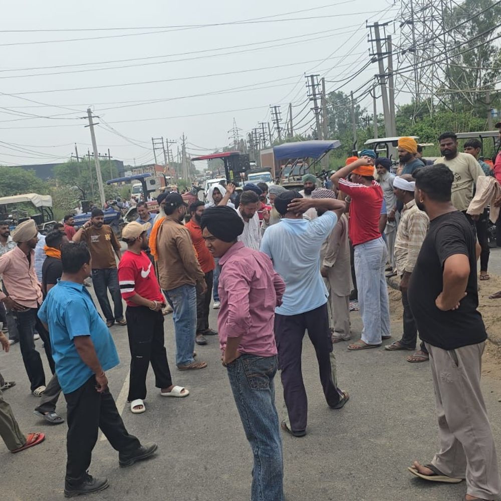 पाटियाला में पावरकॉम आउटसोर्स कर्मियों ने लगाया जाम:सरकार पर वादाखिलाफी का आरोप, देर शाम तक डटे प्रदर्शनकारी, ट्रैफिक डायवर्ट