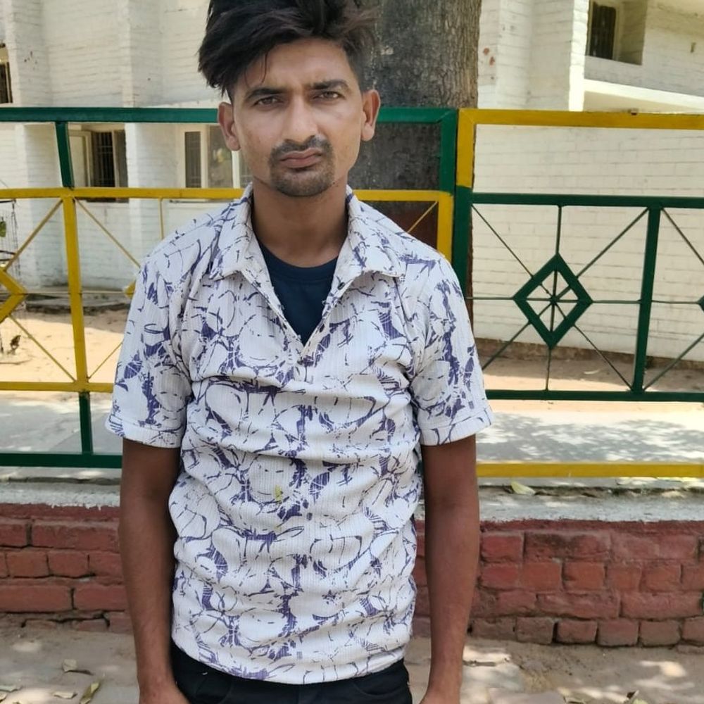 गुरुग्राम में 27 मामलों में वांछित बदमाश गिरफ्तार:चोरी की 3 बाइक बरामद; पुलिस देख एक्सप्रेस-वे से नीचे कूदा, पैर में फ्रैक्चर हुआ