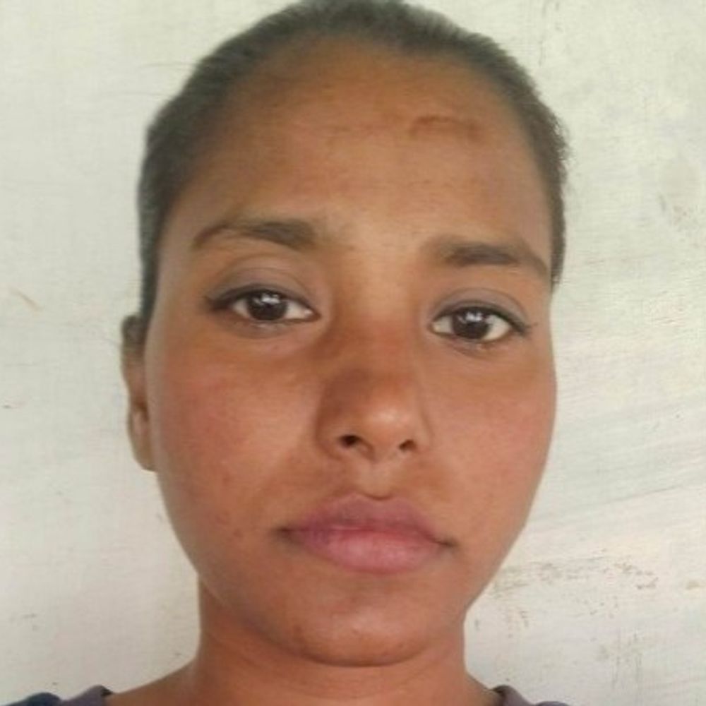 रेवाड़ी में पति ने की पत्नी का गला दबाकर हत्या:चेहरा कुचला, चटाई में लपेटकर शव फेंका, 4 साल के बेटे की मां, आरोपी फरार