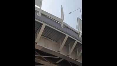 2 noise barrier panels on newly opened Mrinal Tai Gore Flyover extension in Mumbai crash on S V Road below after mishap | Mumbai News