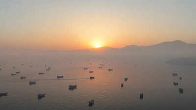 Hormuz got busy after months, now it’s facing another roadblock