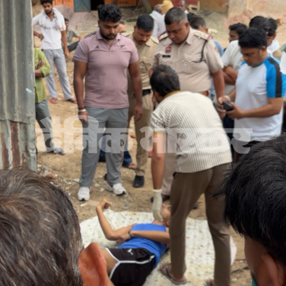 गुरुग्राम में पेट्रोल पंप के पास मिला युवक का शव:गले पर निशान मिलने से हत्या की आशंका, पुलिस-फॉरेंसिक टीम मौके पर मौजूद