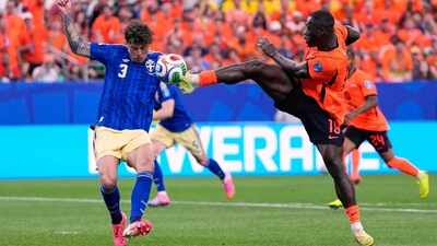 Unbeaten since 2006: Netherlands set FIFA World Cup record with 14th straight game without loss, thrash Sweden 5-1 | Football News