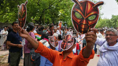 CJP supporters bang plates, renew demand for action over paper leaks at Delhi’s Janta Mantar | Delhi News