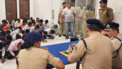 87 habitual offenders attend reform session at Indore police station, pledge to keep youth away from crime | Indore News