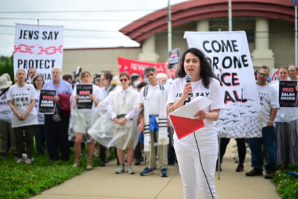Jewish groups rally in support of Milwaukee Muslim leader detained in ICE jail