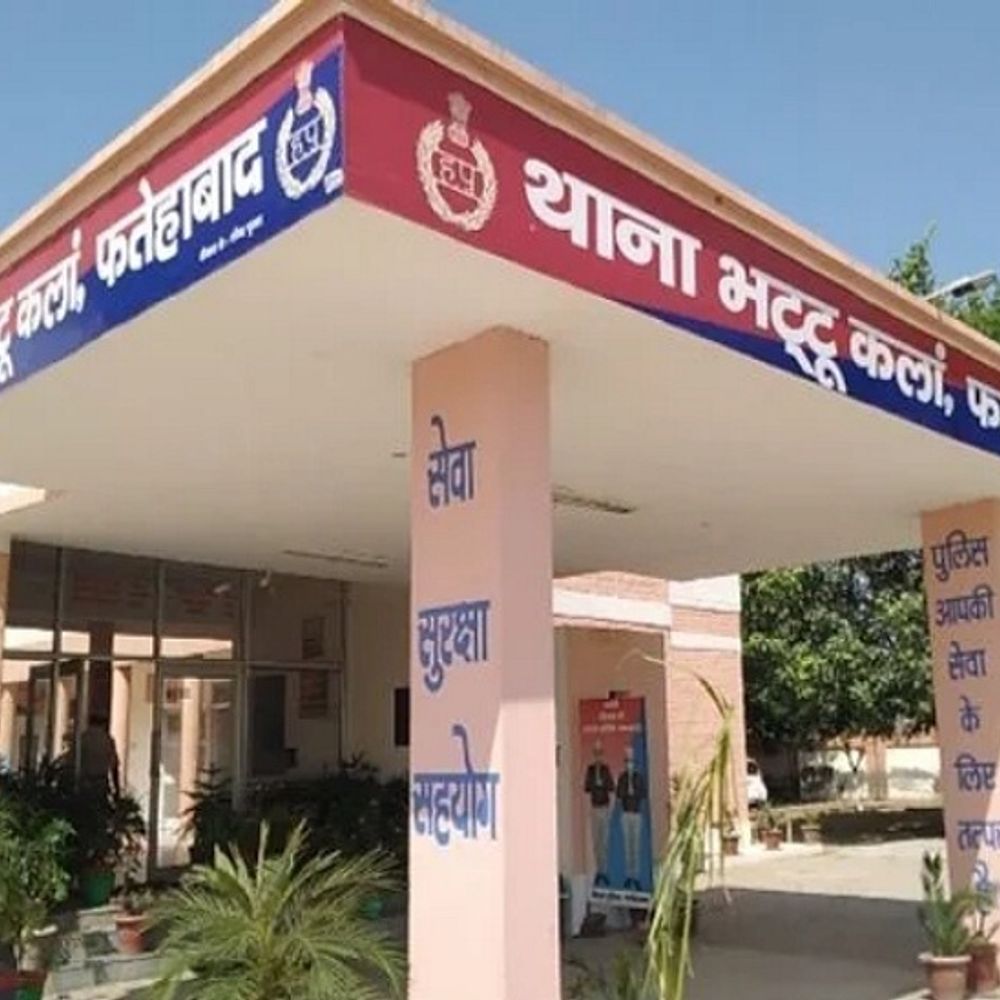 फतेहाबाद में ACB ने ASI तलविंद्र को रिश्वत लेते पकड़ा:बिचौलन महिला भी काबू, भट्‌टू थाने का मामला, समझौता की एवज में मांगी