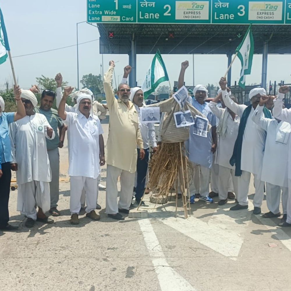 भारत-अमेरिका व्यापार समझौते के विरोध में किसानों का प्रदर्शन:सोनीपत में फूंके मोदी- ट्रंप के पुतले; कृषि, पोल्ट्री और डेयरी क्षेत्र को बाहर रखने की मांग