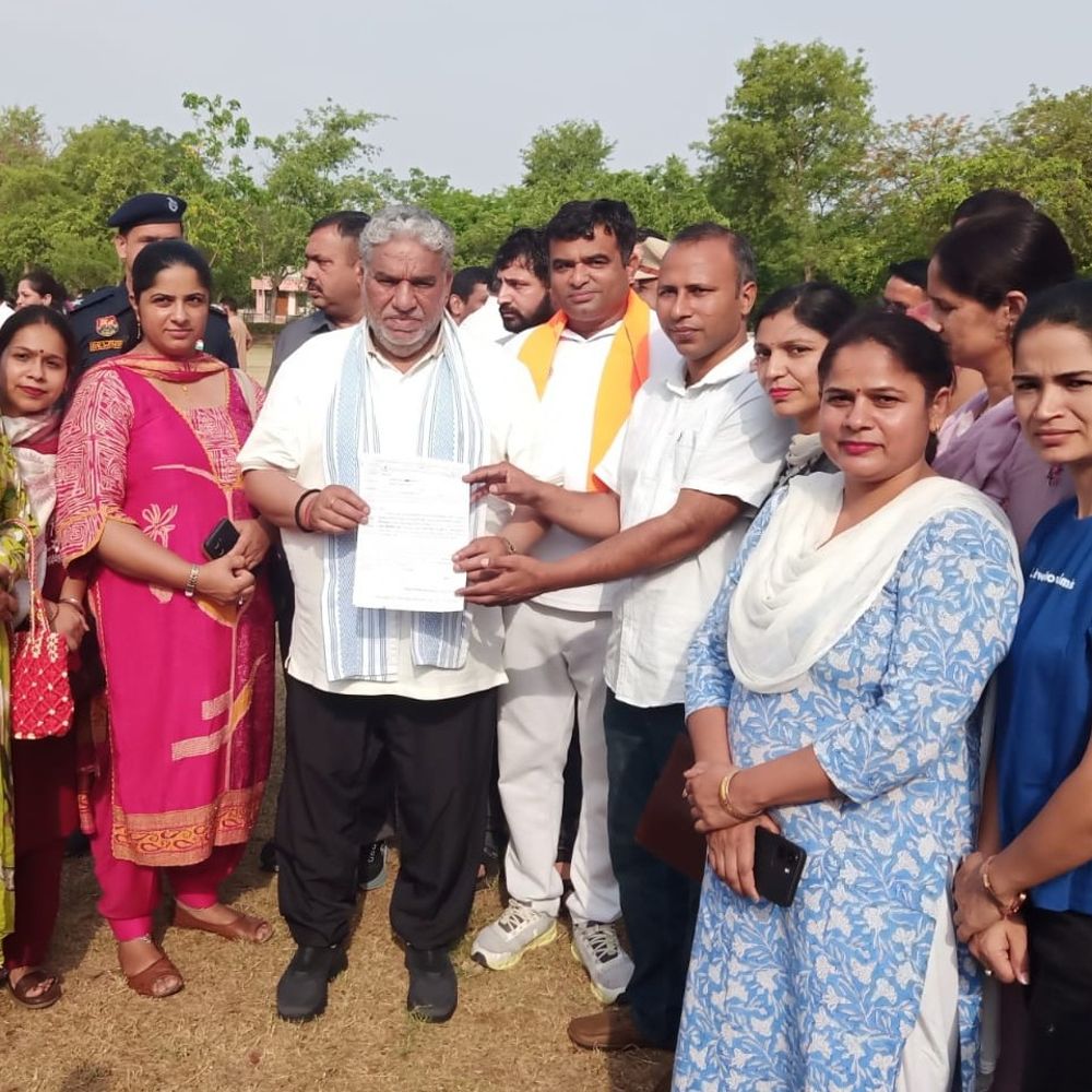 सोनीपत हुकटा ने कृष्ण लाल पंवार को सौंपा ज्ञापन:1400 अनुबंधित शिक्षकों को जॉब सिक्योरिटी दिलाने की मांग; मंत्री बोले-विधेयक लाने का प्रयास करेंगे