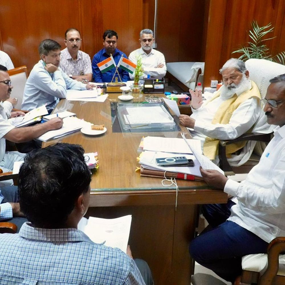 हरियाणा रोडवेज में हो सकेंगे कर्मचारियों के ट्रांसफर:विज ने दी मंजूरी; बोले- नई तबादला नीति लागू होने तक आपसी सहमति से एक बार मिलेगी अनुमति