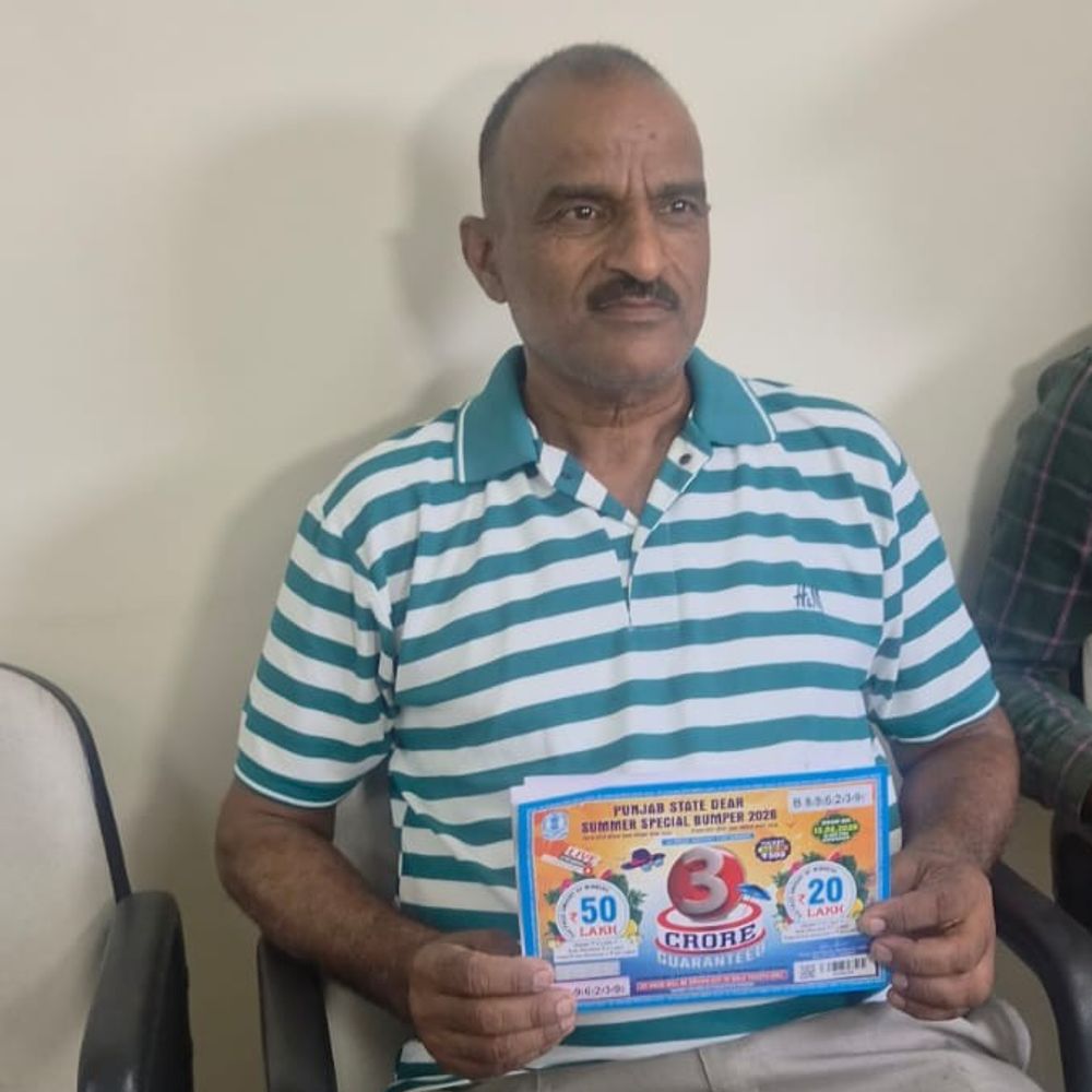 हिमाचल के टैक्सी ड्राइवर निकली तीन करोड़ की लॉटरी:बठिंडा में सवारी छोड़ने आया तो खरीदी दो टिकटें, अब घर बनाने का है सपना