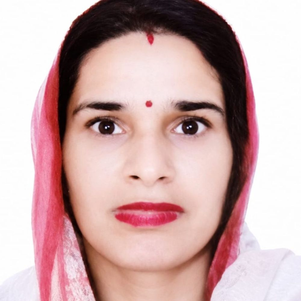 मशीन में चुन्नी फंसी, दम घुटने से महिला की मौत:कुरुक्षेत्र में पशुओं के लिए काट रही थी चारा; 2 बेटियों की मां थी, पड़ोसी ने देखी