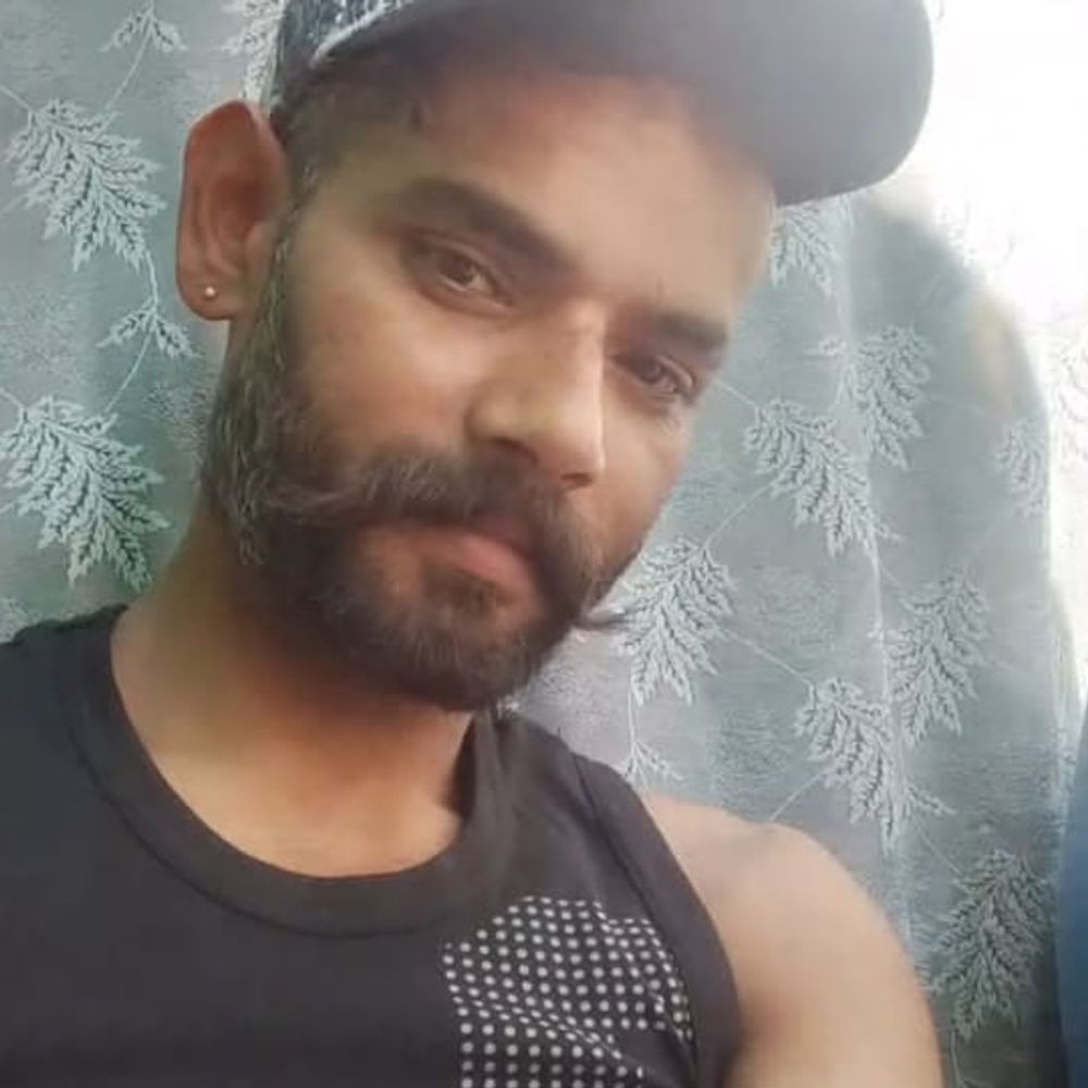 बस ड्राइवर ने सबके सामने पीटा, आहत होकर लगाई फांसी:पंचकूला का युवक हिमाचल में करता जॉब; पत्नी से बोला- किसी को मुंह दिखाने लायक नहीं रहा