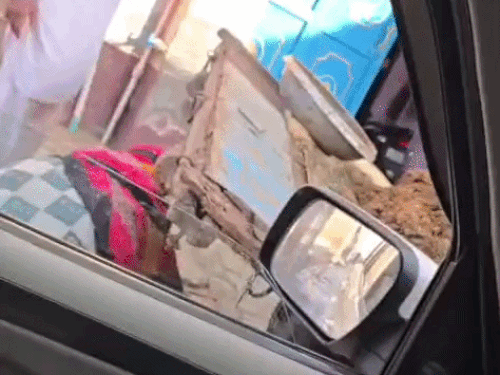 पानीपत में 3 सगे भाइयों की दंबगाई, VIDEO:गाड़ी रोककर युवक पर बरसाए ईंट-पत्थर, महिला गिरफ्तार; बुग्गी अड़ाकर रोका था रास्ता