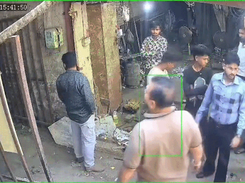 जालंधर के प्रताप बाग में दो पक्षों में लड़ाई:भल्ला बोर्ड के मालिक ने साथियों संग मिलकर बिजली घर के सामने बोर्ड वाले को पीटने का लगा आरोप