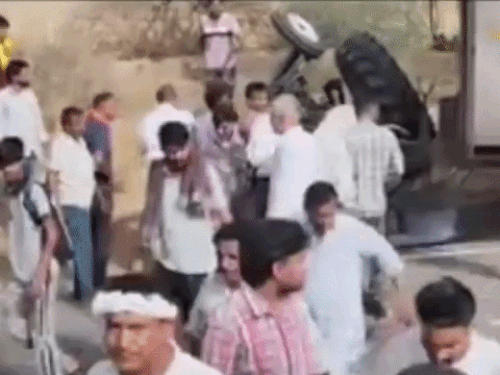 भिवानी में प्राइवेट बस व ट्रैक्टर का एक्सीडेंट:हिसार के ड्राइवर की मौत, बाढ़ड़ा से जाते समय हादसा, 4 बच्चों के पिता थे