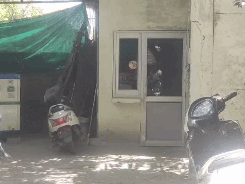 अमृतसर में DCP ऑफिस की असलहा ब्रांच में फायरिंग:30 बोर की पिस्टल से गोली चली, एक पुलिसकर्मी को लगी, हालत गंभीर