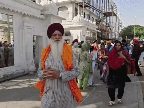 अमृतसर से 541 सिख श्रद्धालुओं का जत्था पाकिस्तान रवाना:ऐतिहासिक गुरुधामों के करेंगे दर्शन; गुरु अर्जन देव जी के शहीदी दिवस को लेकर उत्साह