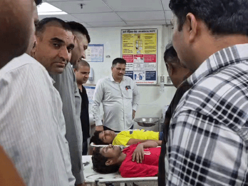 पानीपत में पुलिस की बदमाशों से मुठभेड़:गोली लगने से 2 घायल, 3 गिरफ्तार; SBI मैनेजर हत्याकांड में थे वांटेड