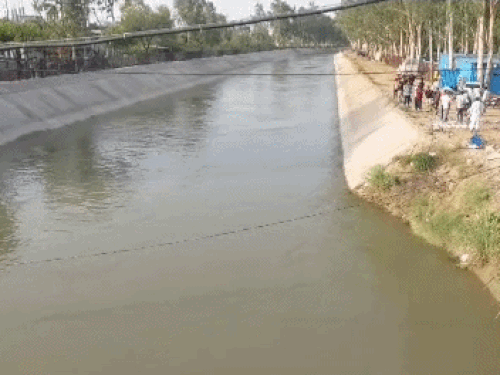 रोहतक की नहर में डूबे लड़के का नहीं लगा सुराग:16 घंटे से ज्यादा टाइम बीता, पैर फिसलने से गिरा था, NDRF कर रही तलाश