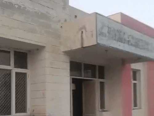बिजली घरों को बाढ़ के पानी से बचाने की तैयारी:फतेहाबाद-सिरसा के 8 सब स्टेशनों की बनेंगी बाउंड्री वॉल; 3.94 करोड़ होंगे खर्च