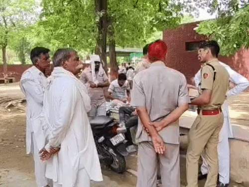 फतेहाबाद में निसंतान युवक ने फंदा लगाकर की सुसाइड:डेढ़ साल पहले हुई शादी, नहीं कोई संतान; परिजन बोले-मानसिक रूप से था परेशान