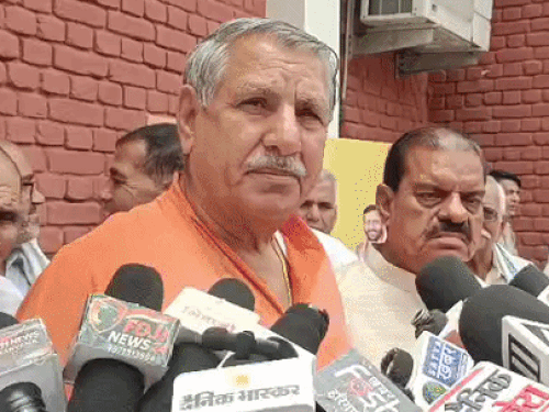 BJP सांसद बोले- सीवर से निकलते हैं कॉकरोच:धर्मबीर सिंह का विपक्ष पर निशाना, बोले- देश हित में नहीं किया काम