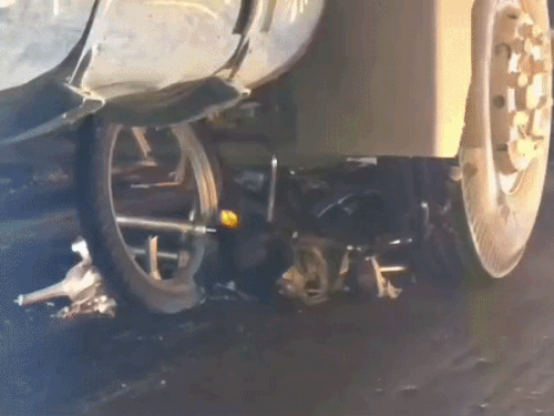 यमुनानगर में ट्रक के नीचे घुसी बाइक, युवक की मौत:साथी घायल, काम से घर लौट रहे थे; दो बच्चों का पिता था मृतक