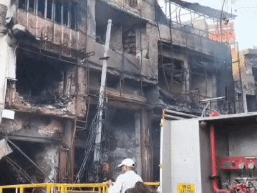 रोहतक में एक दिन में 3 जगह लगी आग:10 दिन बाद जली हुई दुकान में सुलगी चिंगारी, सनसिटी हाइट्स के फ्लैट में रसोई जली