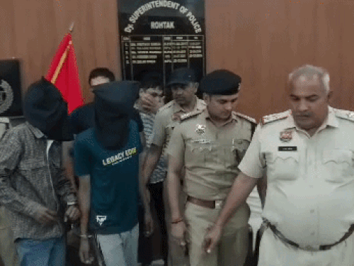 रोहतक में गर्दन कटा शव मिलने का मामला:पहले सिर में मारी ईंट, बोतल से किया गर्दन पर वार, कस्सी से काटकर सिर रखा अलग