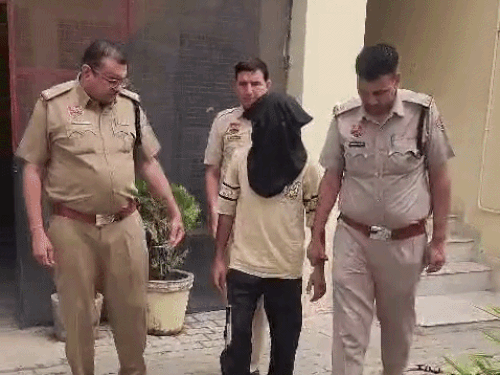 फतेहाबाद पुलिस ने पकड़ा घर में तोड़फोड़ करने का आरोपी:साथियों के साथ घर में घुसकर मचाया था उत्पात; बाइक भी तोड़ डाली