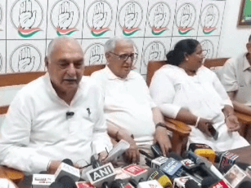 रोहतक में पूर्व सीएम का भाजपा सरकार पर जुबानी हमला:बोले, हरियाणा में बेची जा रही नौकरियां, कुरुक्षेत्र का पकड़ा जिलाध्यक्ष, नॉन परफार्मिंग सरकार