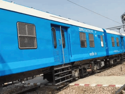 देश की पहली हाइड्रोजन ट्रेन का फाइनल ट्रायल:जींद से दिल्ली के लिए हुई रवाना, 120 किमी प्रति घंटा रफ्तार पर होगी जांच