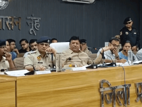 नूंह में मंत्री विपुल गोयल ने XEN को लगाई फटकार:बोले- तू सस्पेंड होगा, लापरवाही बर्दाश्त नहीं, 16 में से 12 समस्याओं का निस्तारण