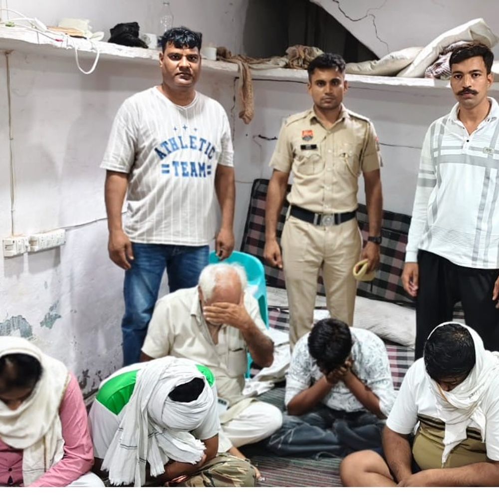 सिरसा में जुए के अड्डे पर पुलिस की रेड:5 जुआरी गिरफ्तार, 5 लाख रुपए कैश बरामद, राजस्थान और हिसार के भी आरोपी