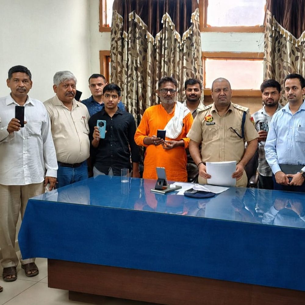 झज्जर पुलिस ने लौटाई लोगों की मुस्कान:30 गुमशुदा मोबाइल बरामद, 6.25 लाख के फोन मालिकों को किए सुपुर्द