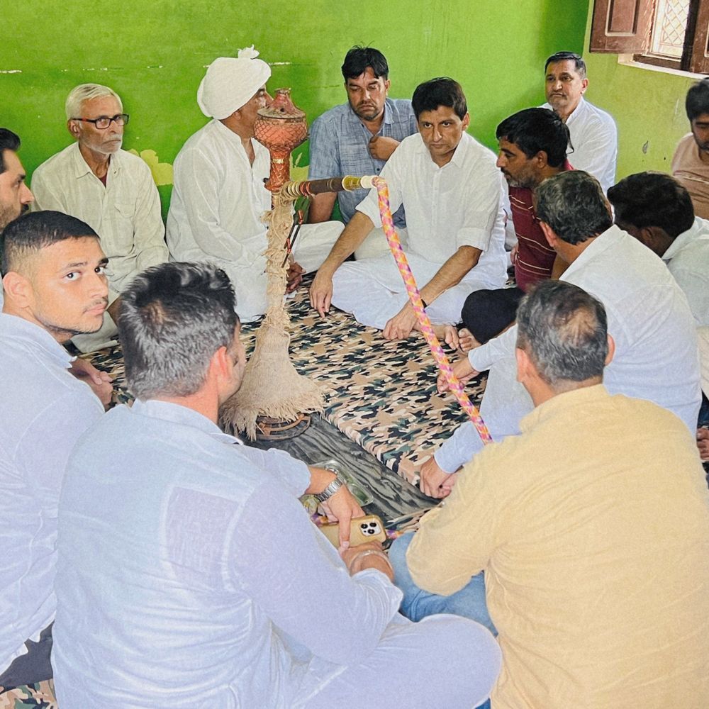 पहले शिक्षा मंत्री धर्मेंद्र प्रधान का इस्तीफा हो, फिर चर्चा:झज्जर के मुनीमपुर पहुंचकर हादसे में जान गंवाने वाले चार लोगों के परिजनों से मिले सांसद दीपेंद्र हुड्डा
