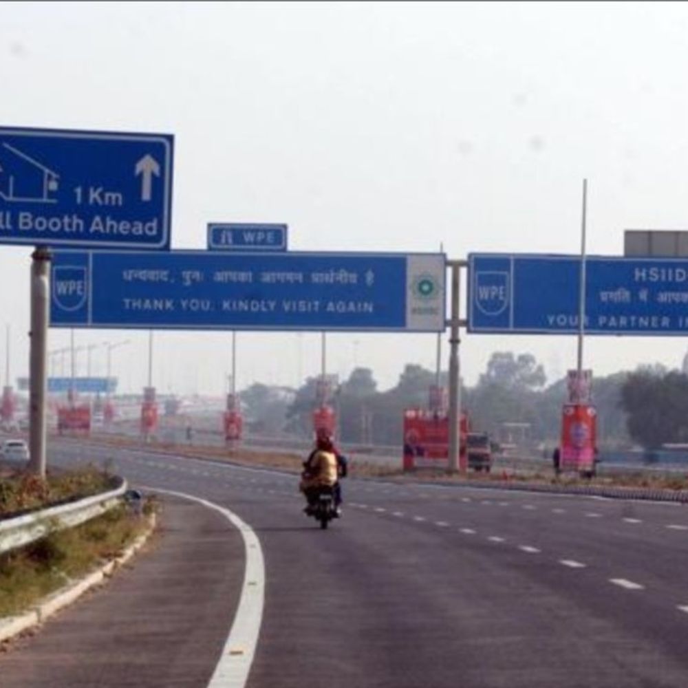 बहादुरगढ़ में बस की टक्कर से महिला की मौत:सड़क पार कर रही थी; सोनीपत की रहने वाली थी