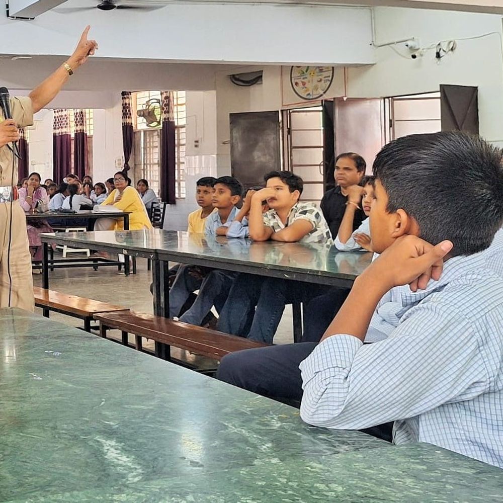 पानीपत में पुलिस ने चलया नशा मुक्ति अभियान:छात्रों ने लिया नशे से दूर रहने का संकल्प; बोले- नशा नहीं, शिक्षा और खेल चुनें