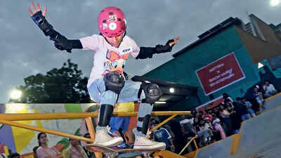 Subway surfers, Delhi edition: From dodging e-ricks to railings | Delhi News