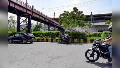On Her Way to School, 12-Year-Old Killed After Bus Hits E-Rickshaw | Delhi News