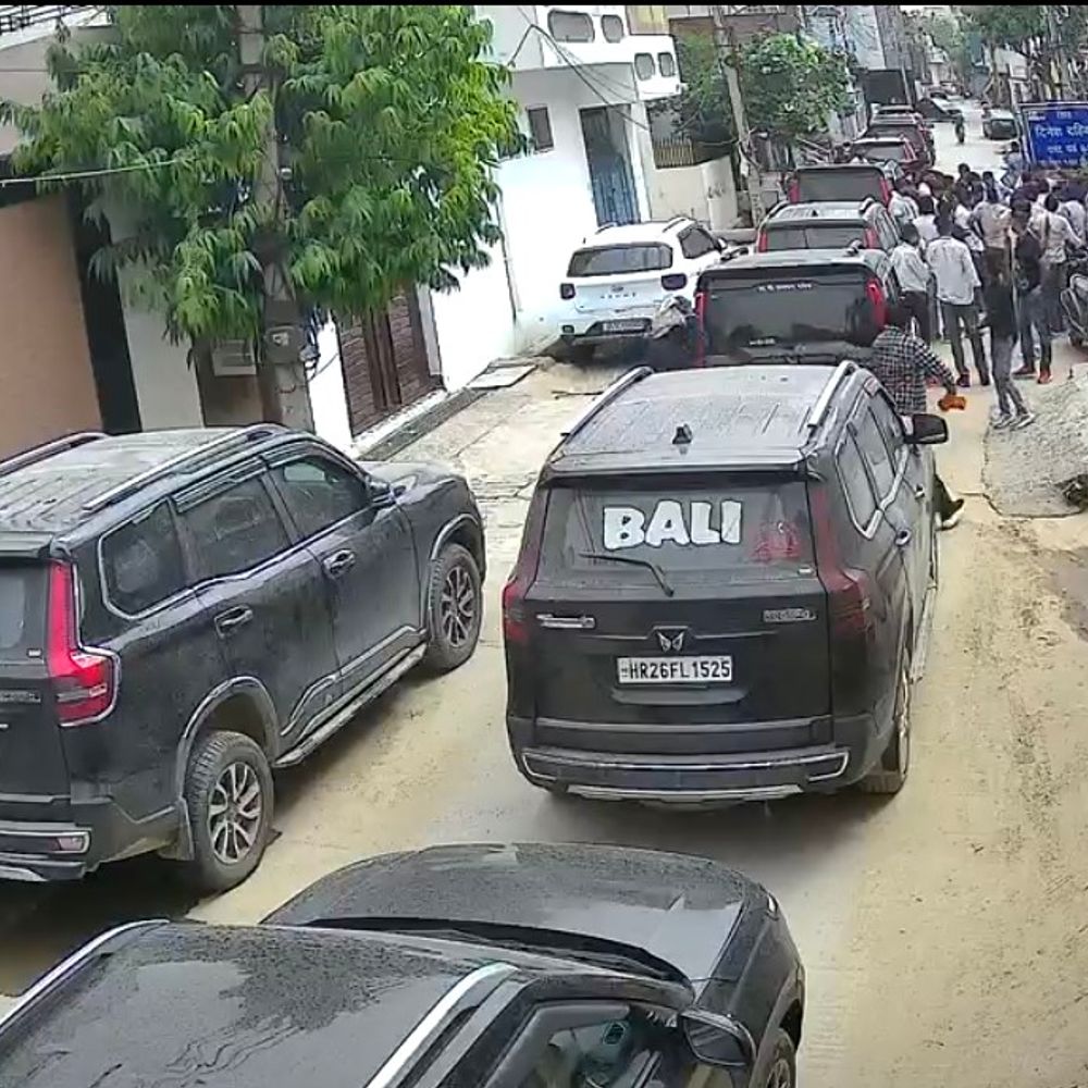 गैंगस्टर कौशल चौधरी के नाम पर ठेकेदार से मांगी रंगदारी:गुरुग्राम में 10 से ज्यादा स्कॉर्पियो में पहुंचे बदमाश, बोले-काम करना है तो पैसे दो